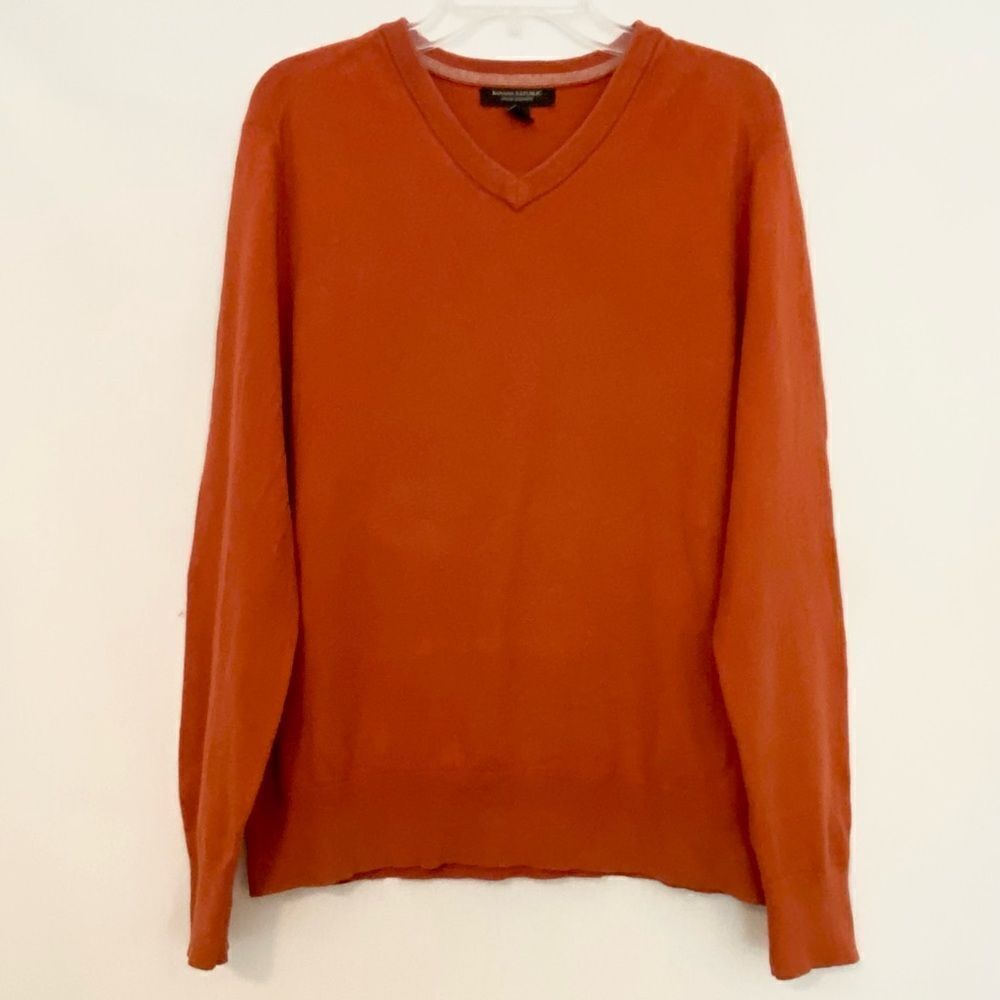 Banana Republic cotton cashmere orange v-neck sweater. Size Large
